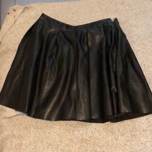 Bebe Pleated skirt